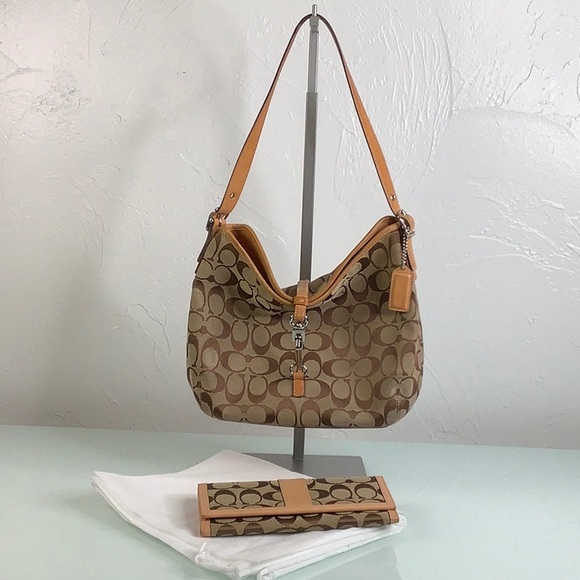 VGT Coach Hampton Signature CC fold over clip Hobo Bag & Matching Bifold Wallet - Picture 11 of 16